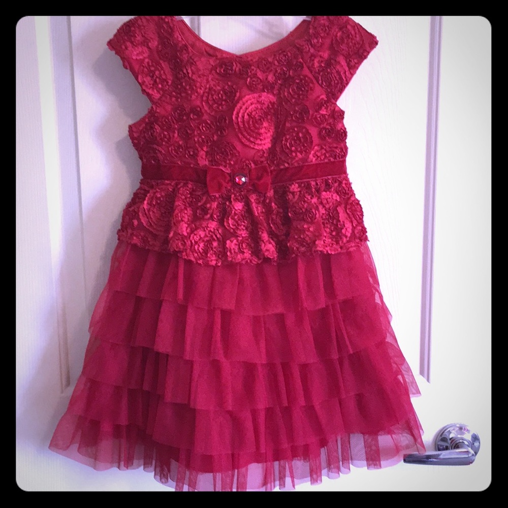 ✨✨Girl's red Beautiful dress size 5t✨✨